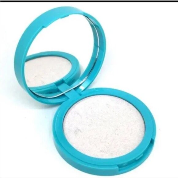 Carmindy & Co. Blue Compact Highlighter -Diamond Fusion Powder - Picture 1 of 4